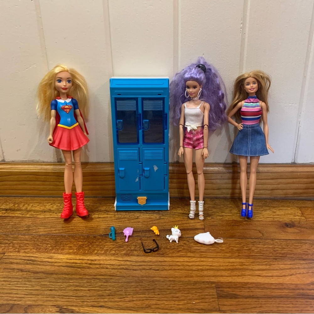 Back to School Barbie Dolls Accessories Bundle
Clothes Boots Shoes School Locker